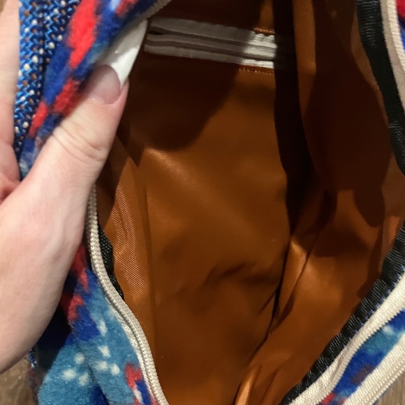 Kavu Tribal Print Sling Bag in Blue and Red🍃🍃🍃💕💕💕❤️❤️❤️ - Picture 5 of 6